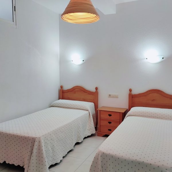 Dormitorio_Hotel_Rodeiramar_apartamento_con_jardin