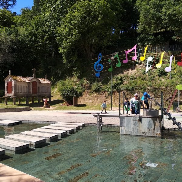 rodeiramar_Lago y tornillo de arquimedes. Parque de los sentidos