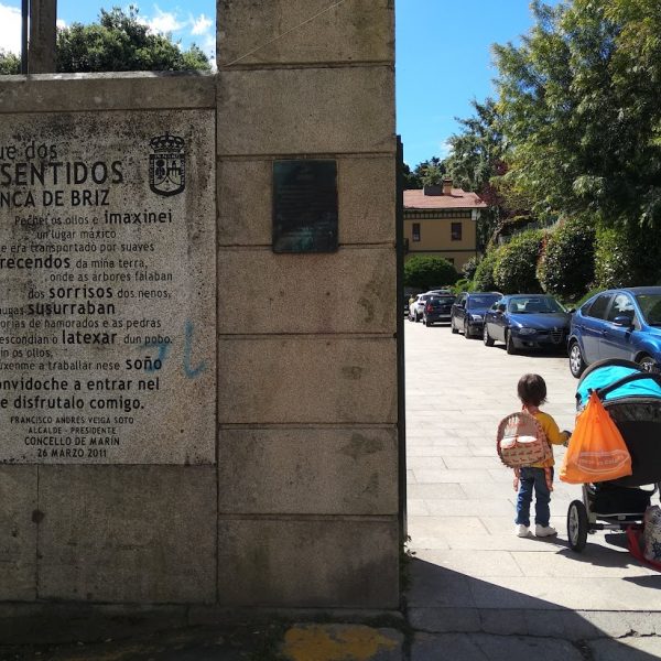 rodeiramar_Puerta de acceso al parque de los sentidos. Marin